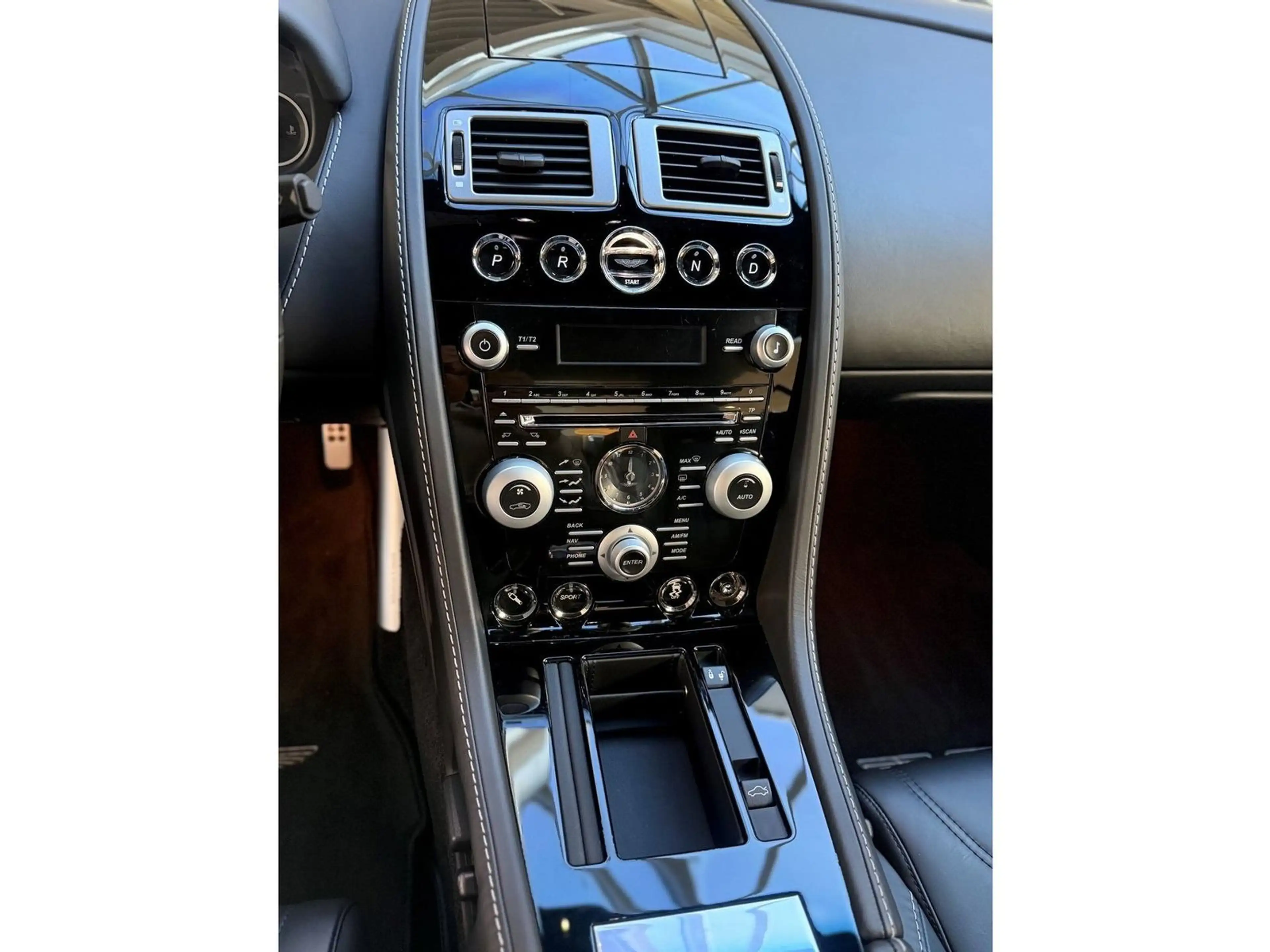 Aston Martin DBS 6.0 Touchtronic V12 "Casino Royal" 007 grüßt — photo 10