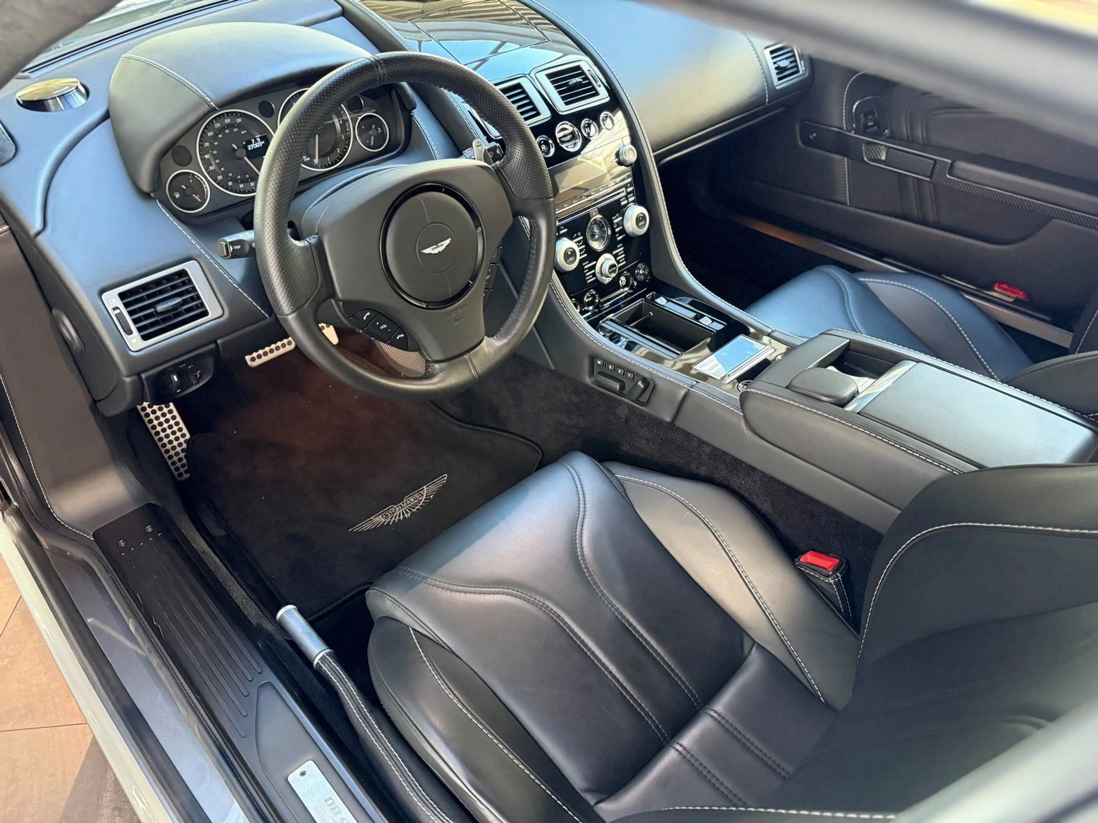 Aston Martin DBS 6.0 Touchtronic V12 "Casino Royal" 007 grüßt — photo 8