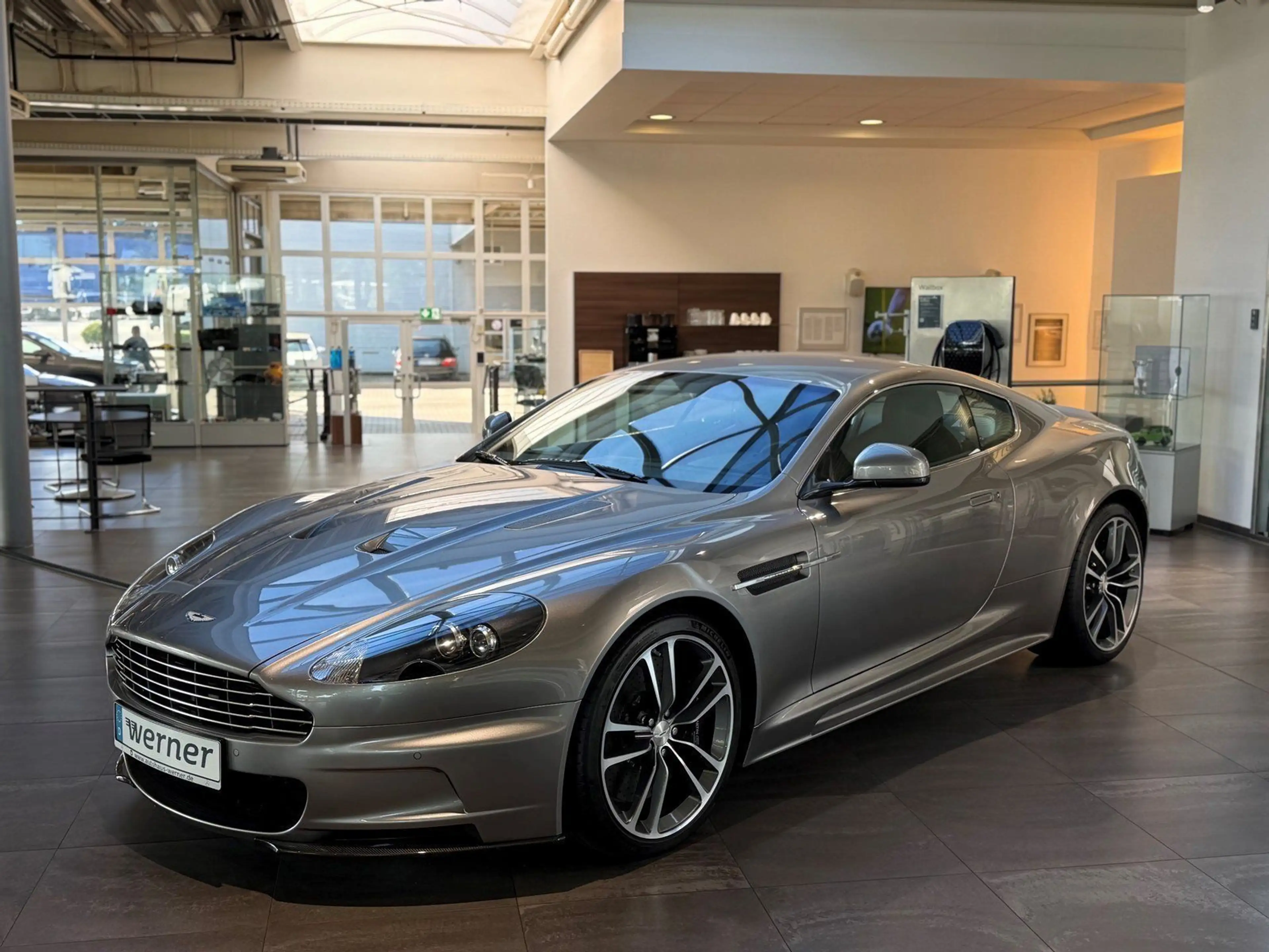 Aston Martin DBS 6.0 Touchtronic V12 "Casino Royal" 007 grüßt
