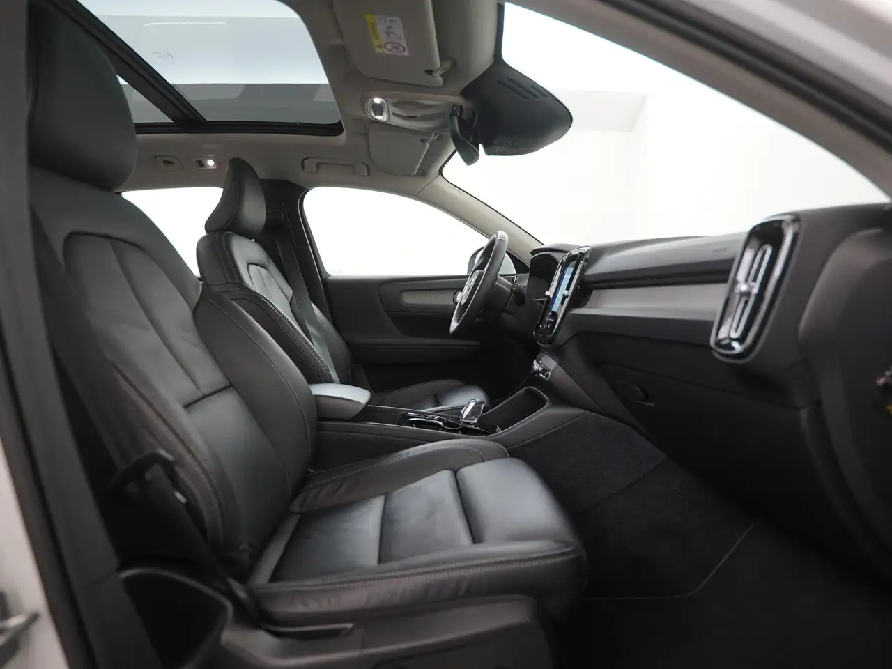 Volvo XC40 1.5 T5 Recharge Inscription Trekhaak Panoramad, миниатюра 3