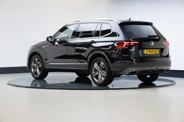 Volkswagen Tiguan Allspace view 2