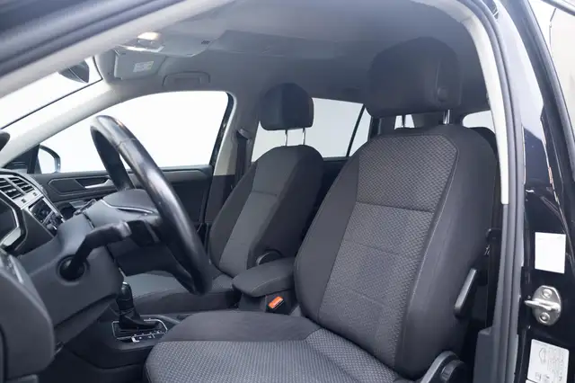 Volkswagen Tiguan Allspace view 3