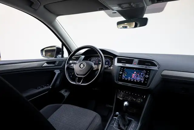 Volkswagen Tiguan Allspace view 6