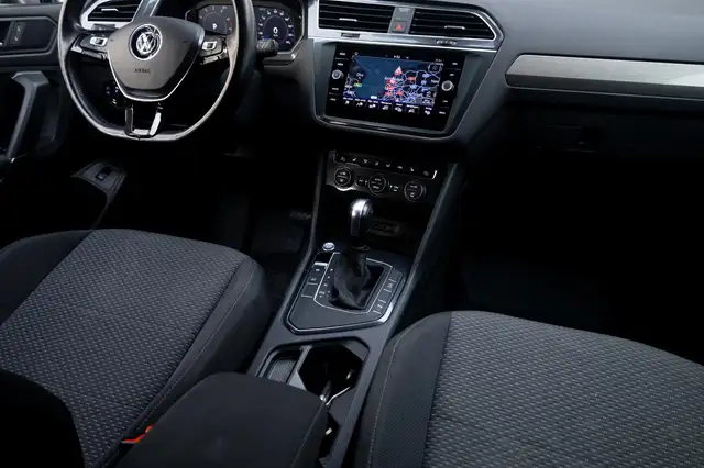 Volkswagen Tiguan Allspace view 11