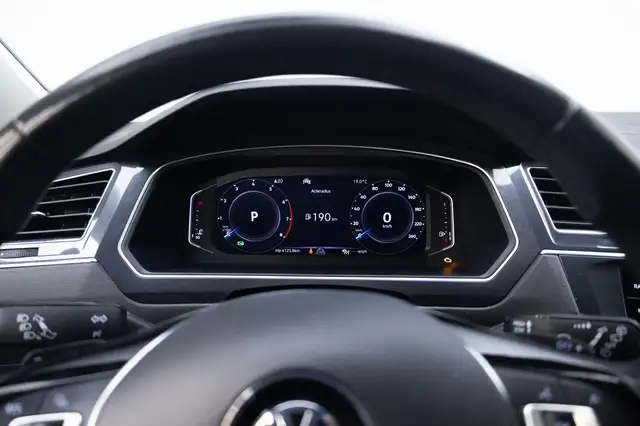 Volkswagen Tiguan Allspace view 8