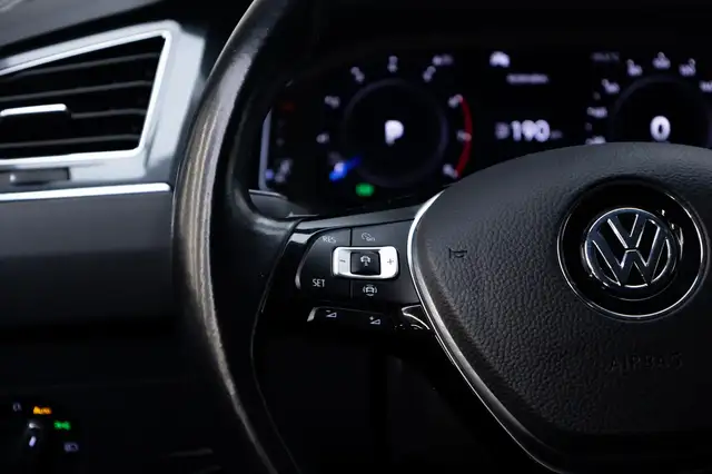 Volkswagen Tiguan Allspace view 9