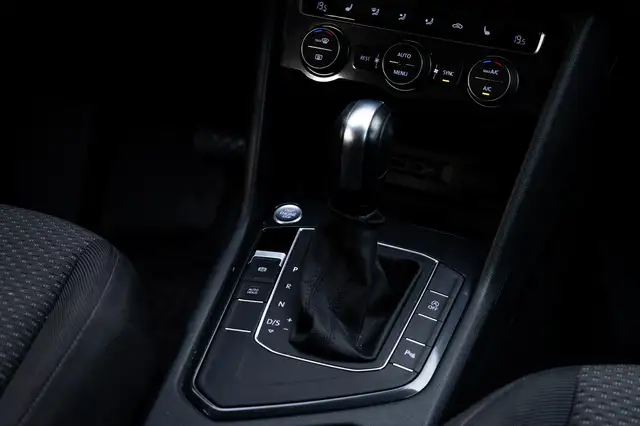 Volkswagen Tiguan Allspace view 12