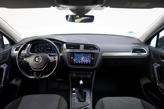 Volkswagen Tiguan Allspace view 5