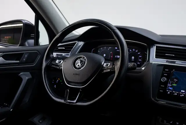 Volkswagen Tiguan Allspace view 7