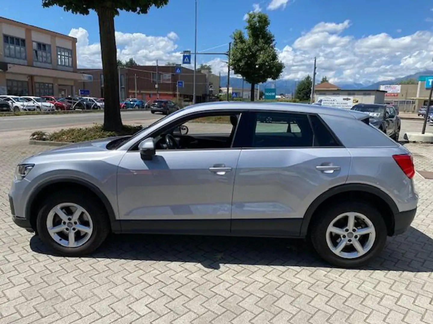Audi Q2 1.0 TFSI , Clima auto, bluetooth, cerchi, pdc! Argento - 2