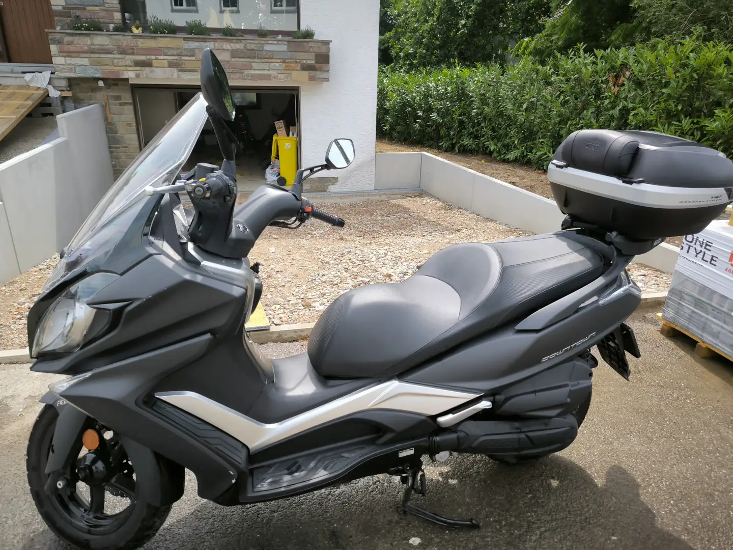 Kymco Downtown 125i abs, gps intégré, Cadran, 2 clé ,papier immatricul Чорний - 1