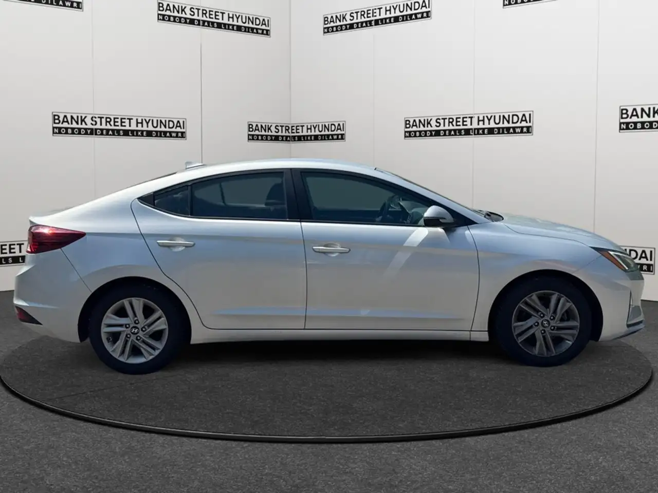 Hyundai ELANTRA fotografie Hyundai ELANTRA