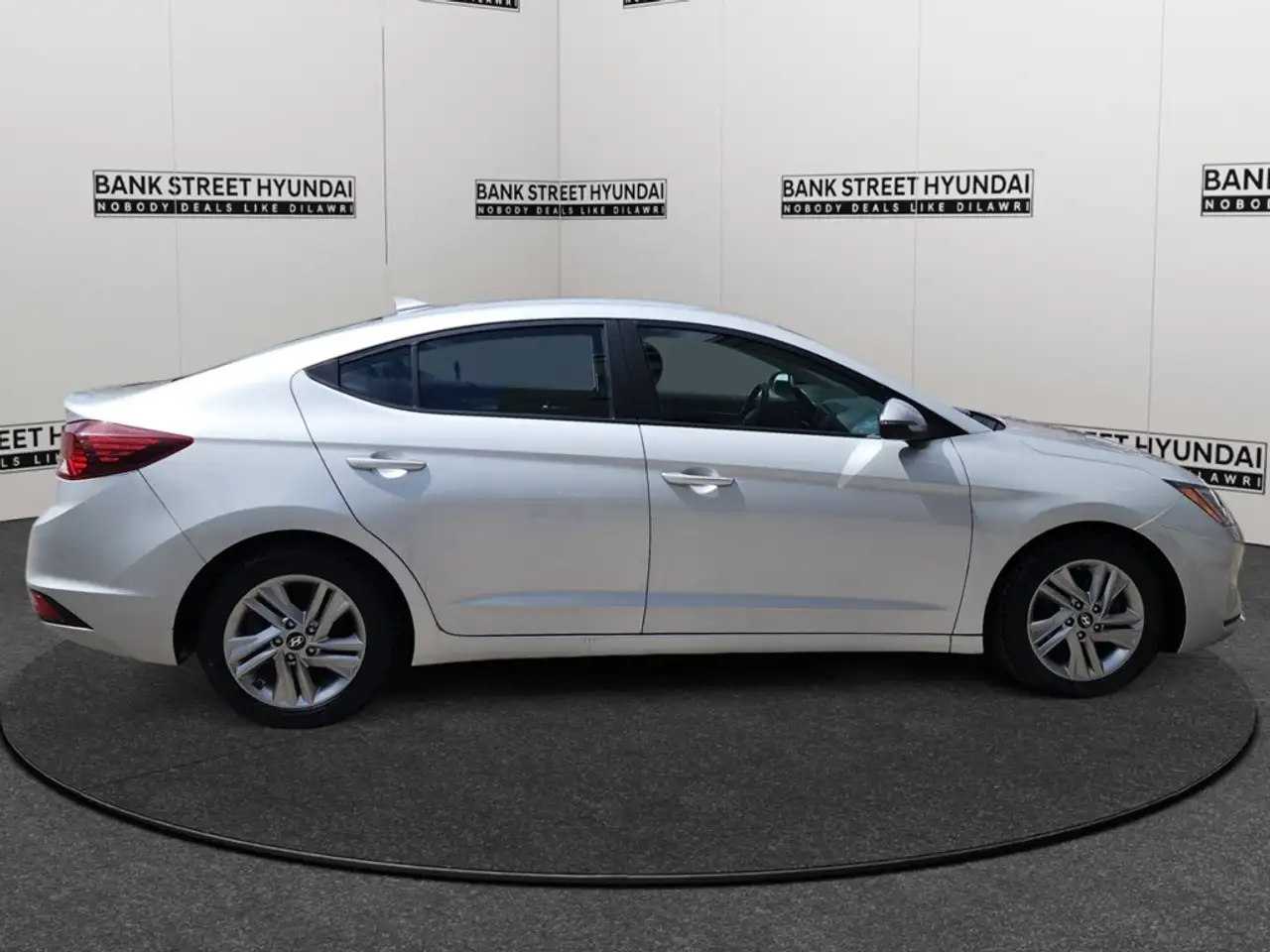 Hyundai ELANTRA снимка Hyundai ELANTRA