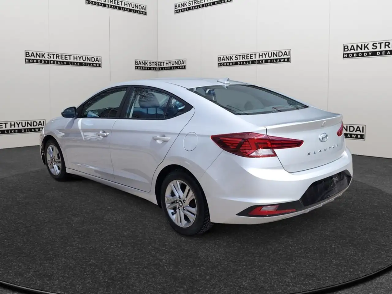Hyundai ELANTRA снимка Hyundai ELANTRA