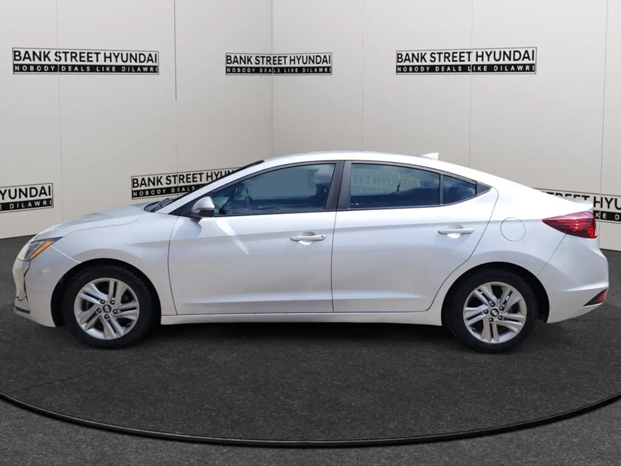Hyundai ELANTRA снимка Hyundai ELANTRA