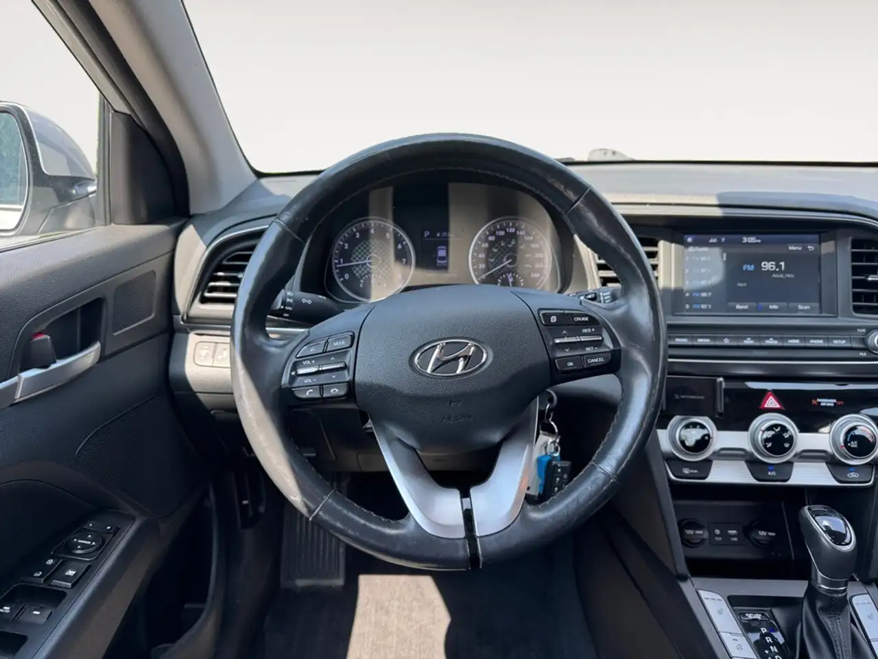 Hyundai ELANTRA fotografie Hyundai ELANTRA