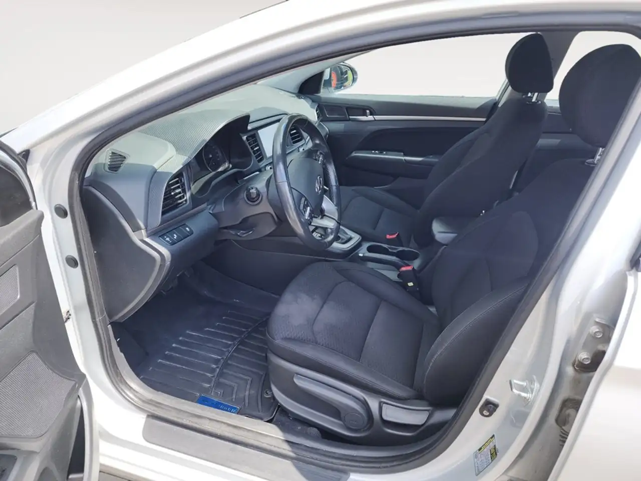 Hyundai ELANTRA снимка Hyundai ELANTRA