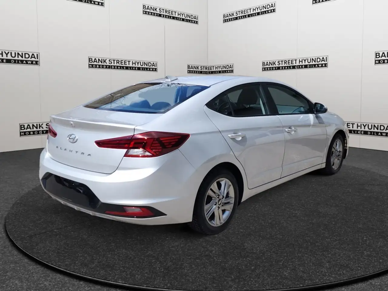 Hyundai ELANTRA снимка Hyundai ELANTRA