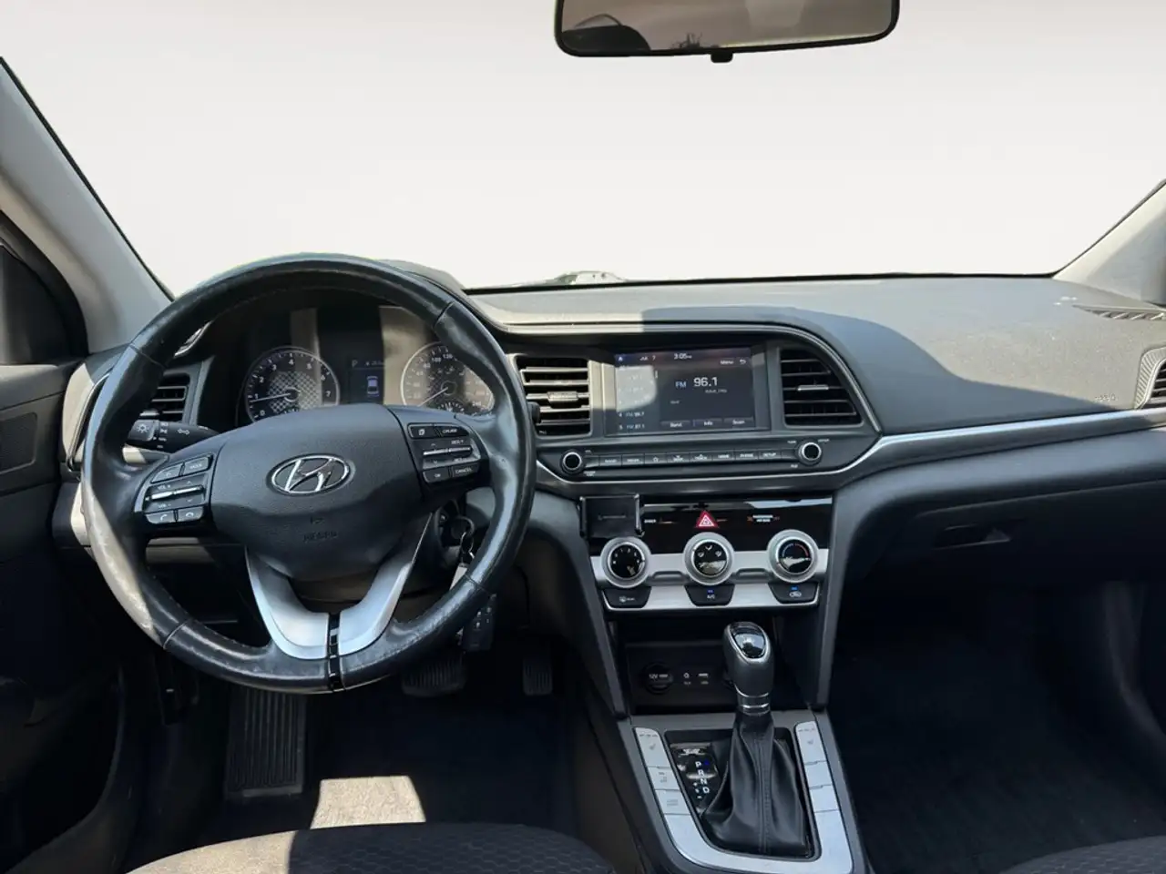 Hyundai ELANTRA fotografie Hyundai ELANTRA