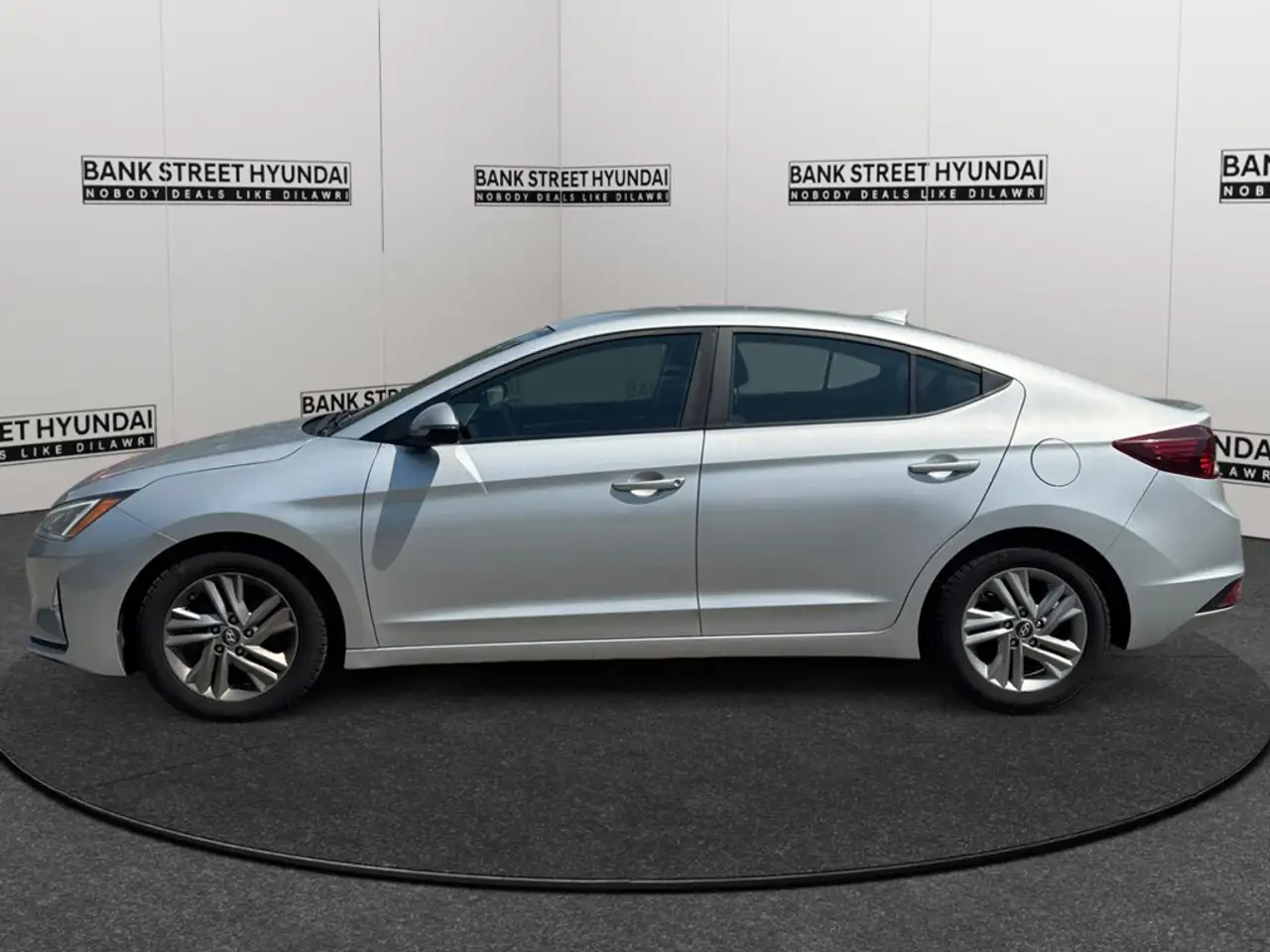 Hyundai ELANTRA fotografie Hyundai ELANTRA
