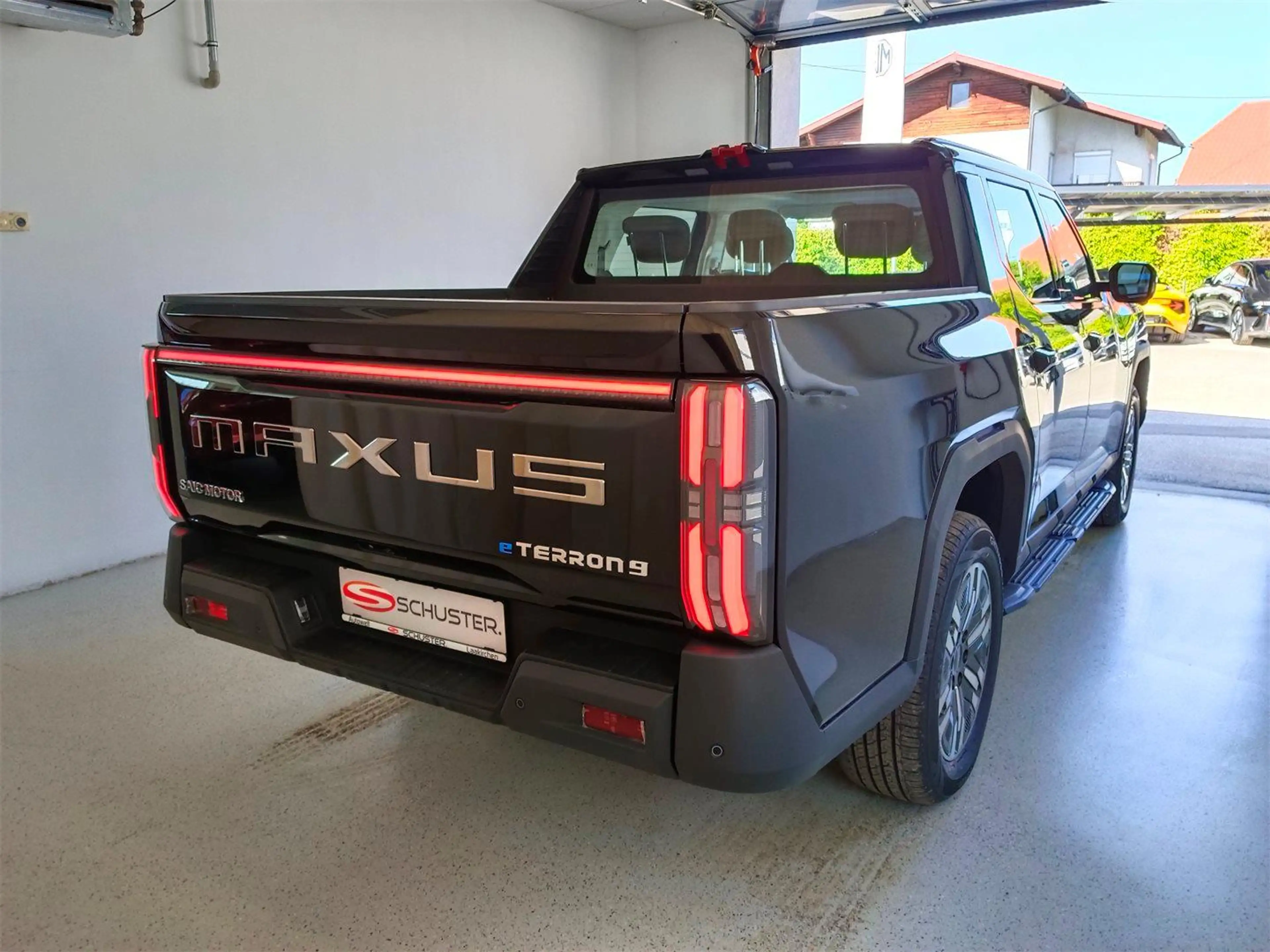Maxus e Terron 9 Flagship Black Package — photo 6