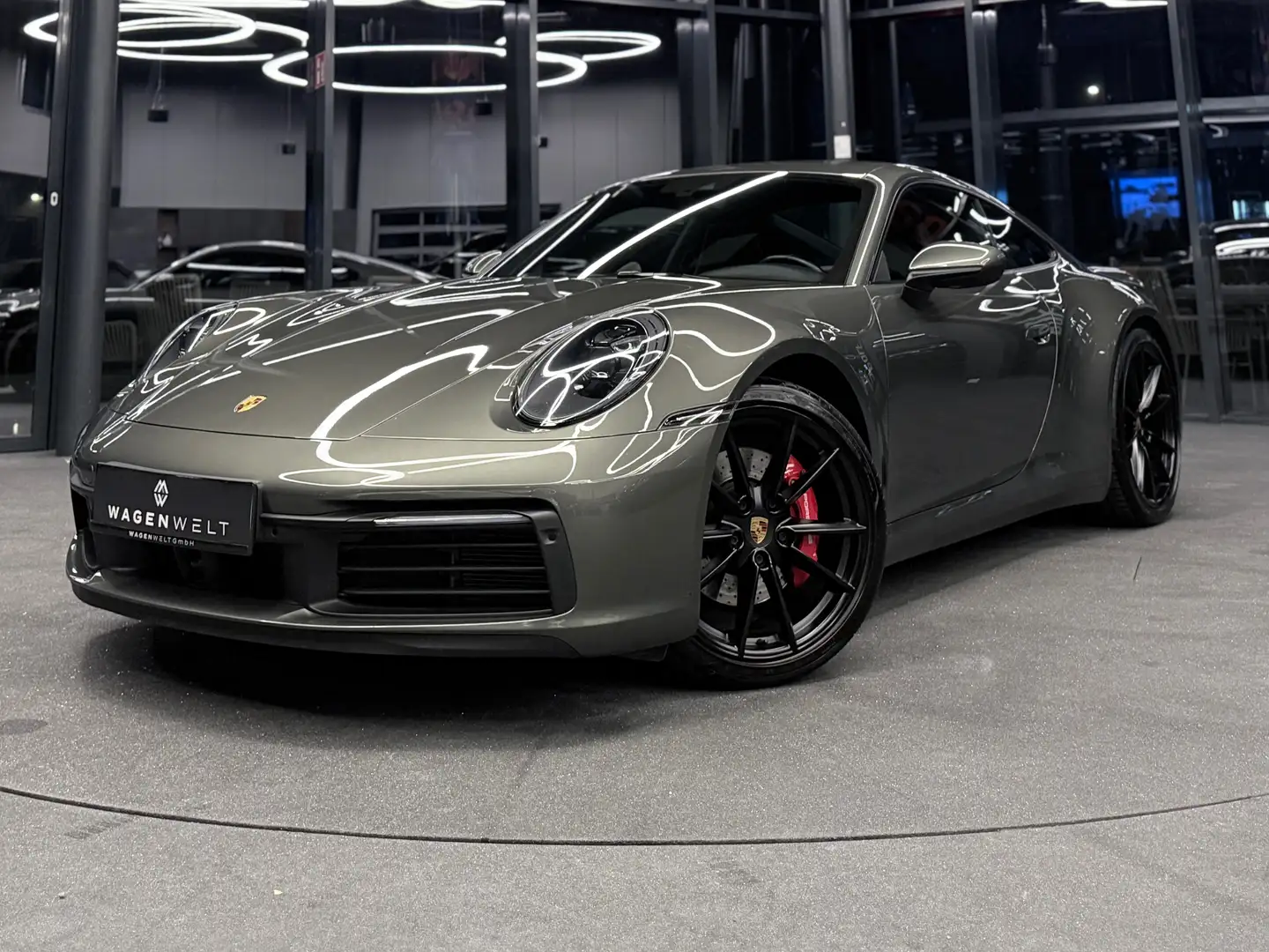 Porsche 992 Carrera 4 S, Vierradlenkung, Sport-Auspuffanlage Grün - 1