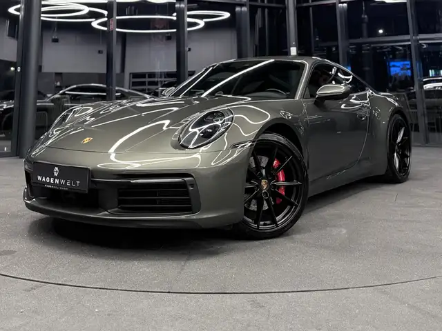 Porsche 992 Carrera 4 S, Vierradlenkung, Sport-Auspuffanlage