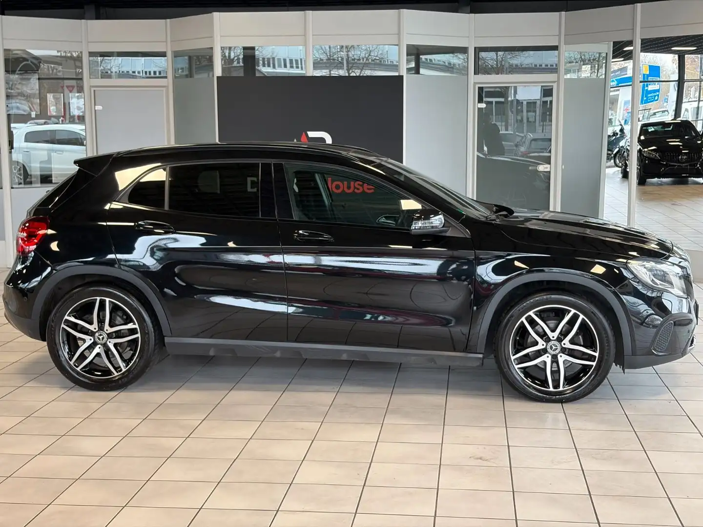 Mercedes-Benz GLA 220 d 4Matic · Pano · Kamera · Tempomat Schwarz - 2