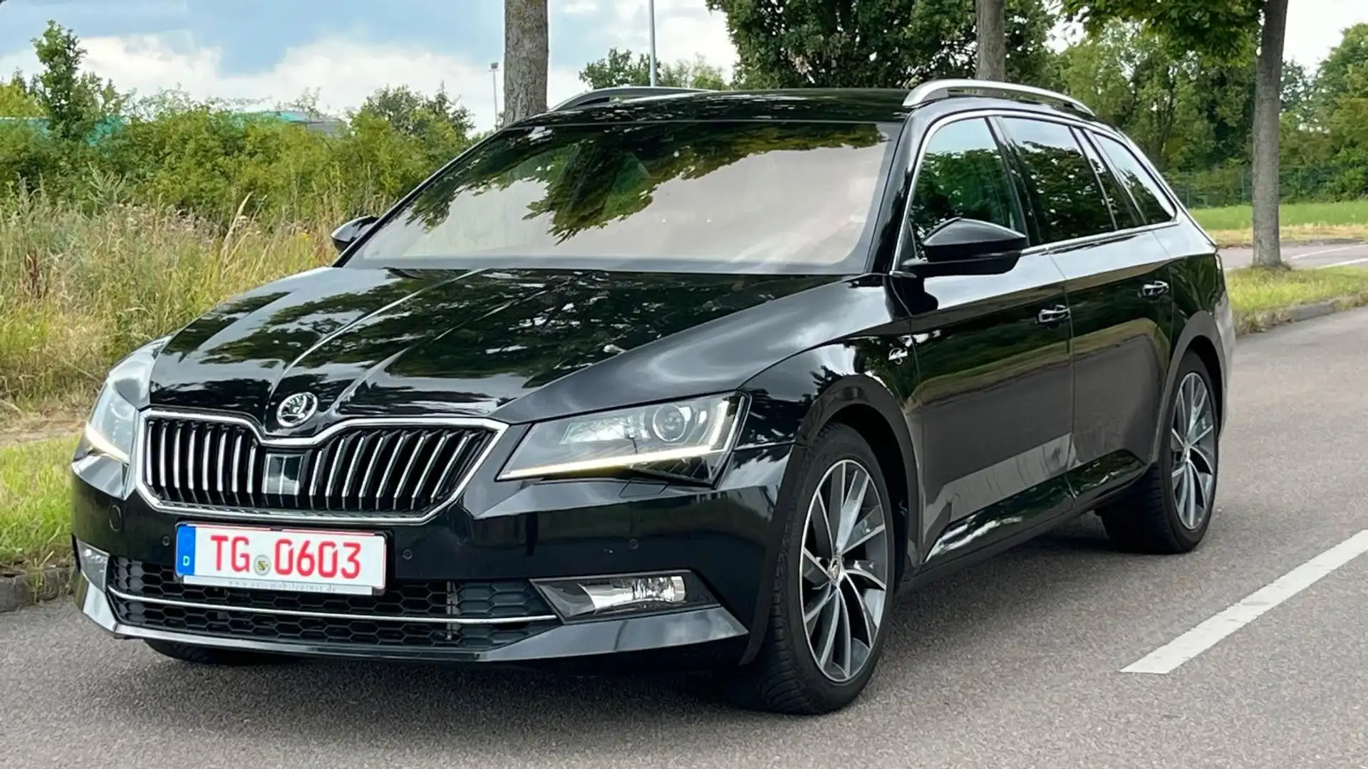 Skoda Superb Combi L&K Schwarz - 2