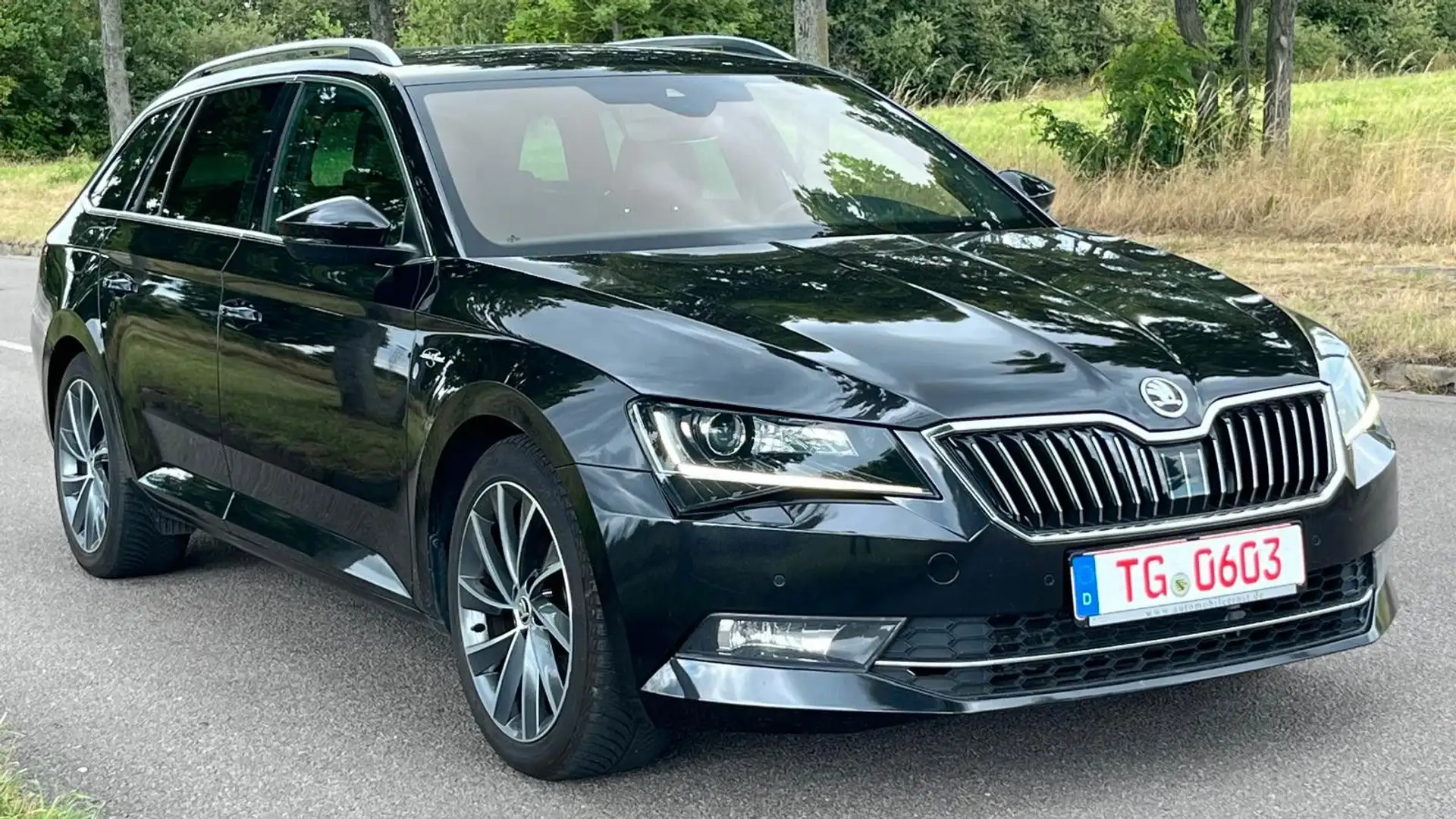 Skoda Superb Combi L&K Schwarz - 1