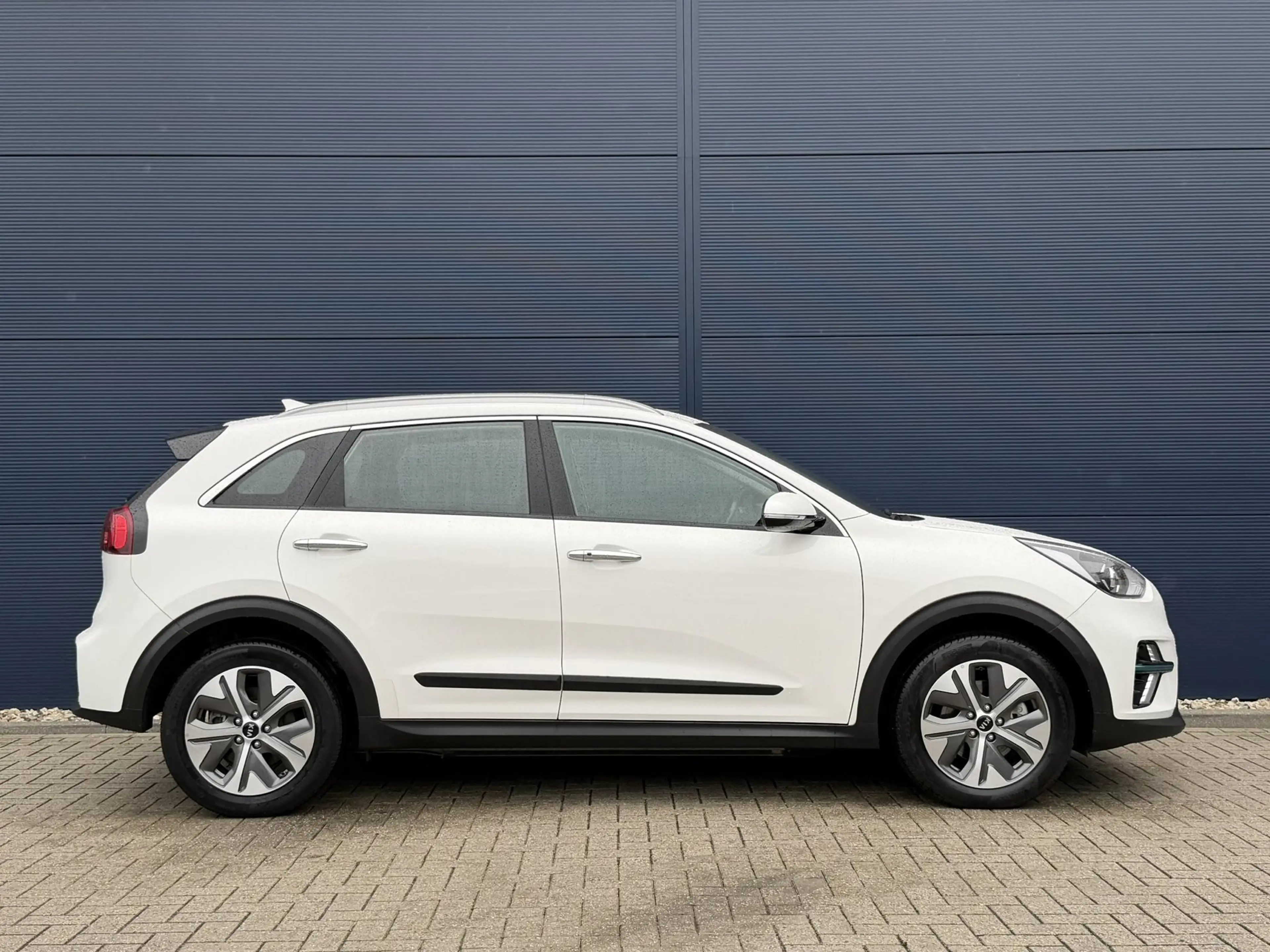 Kia e-Niro DynamicLine 64 kWh SOH 95,7% | Achteruitrijcamera — photo 3