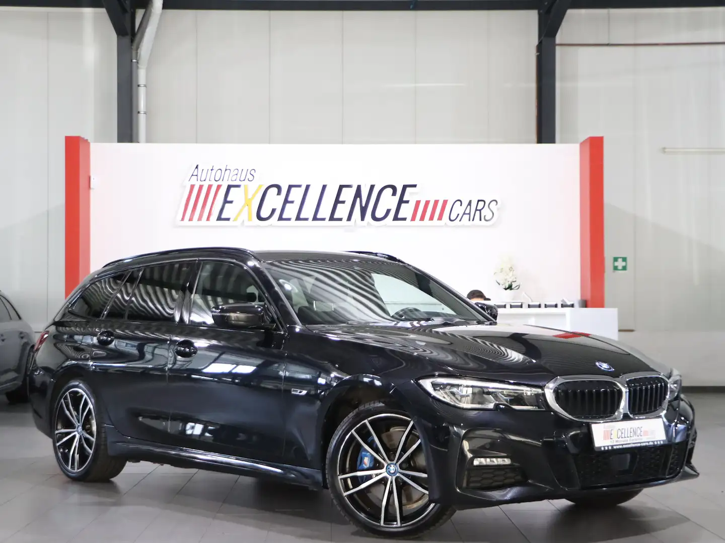 BMW 330 330e Touring xDrive M-SPORT LASER, H/K, HUD Noir - 1