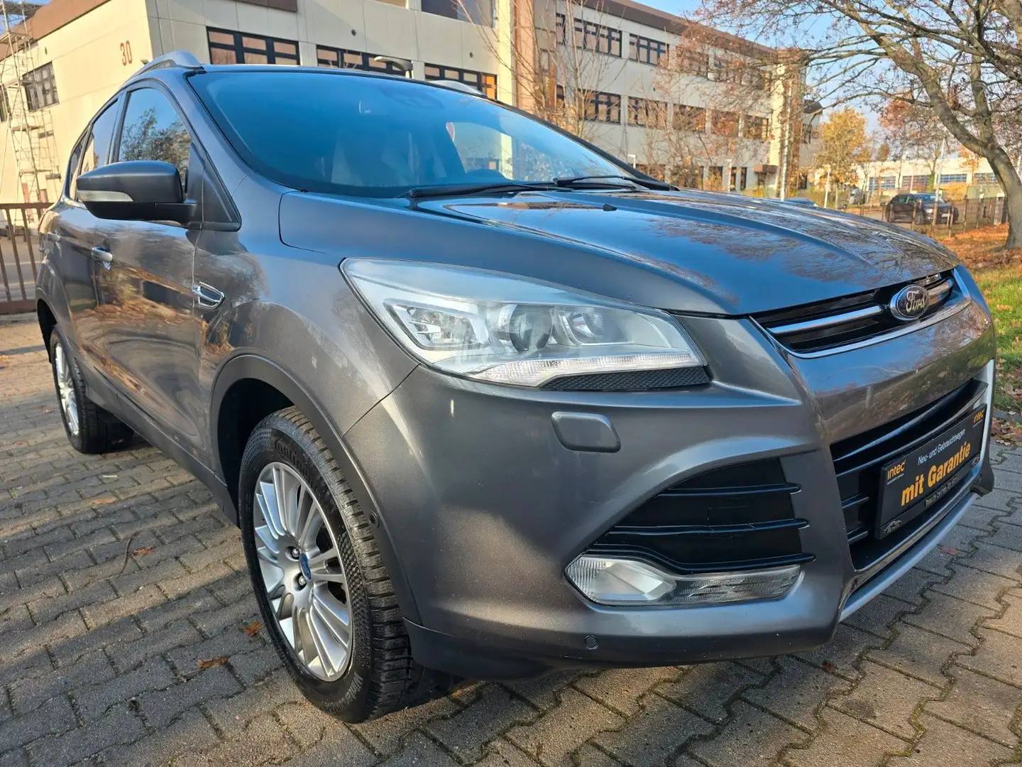 Ford Kuga Titanium Grau - 1
