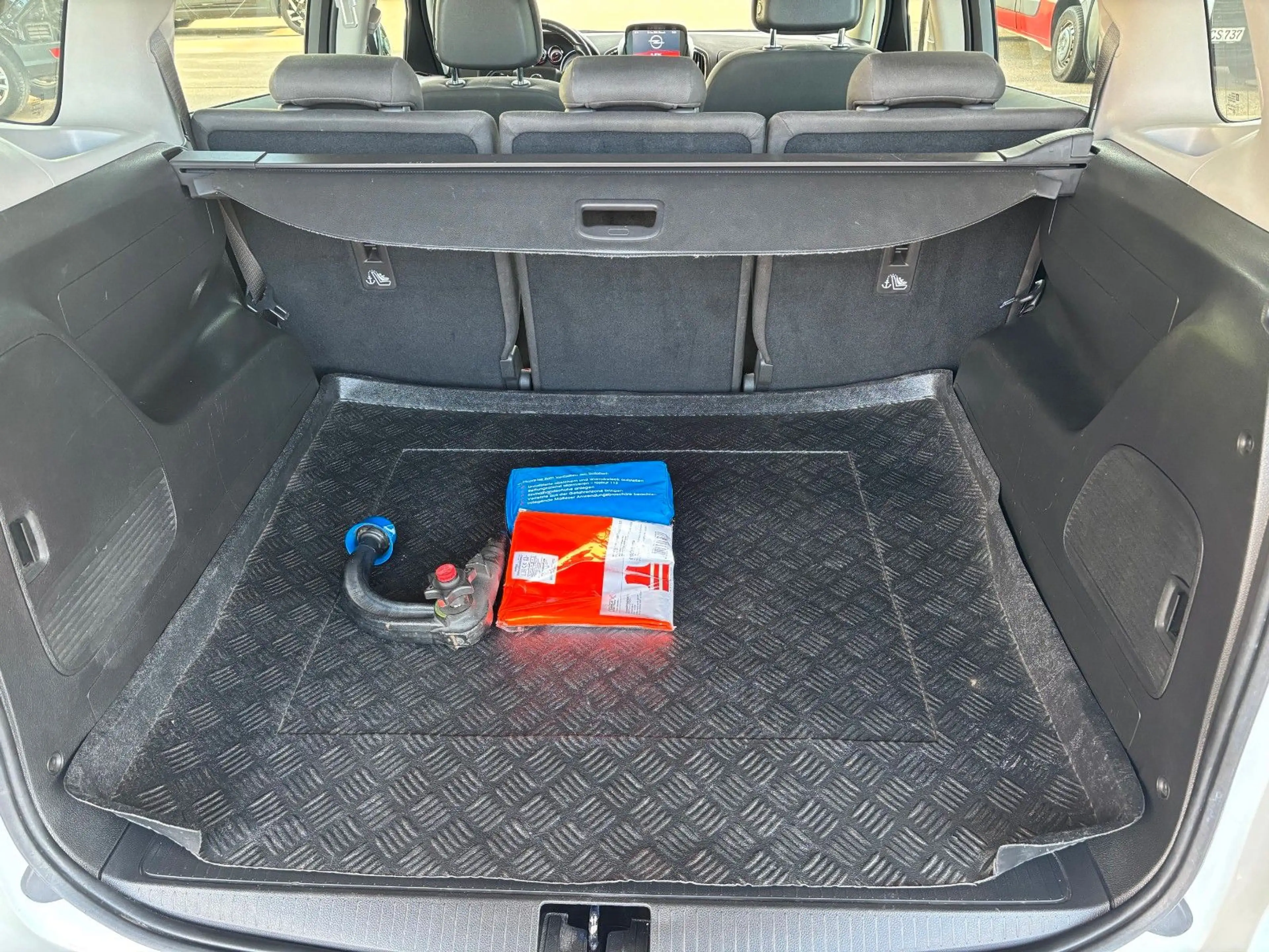 Opel Zafira C Tourer Drive — photo 8