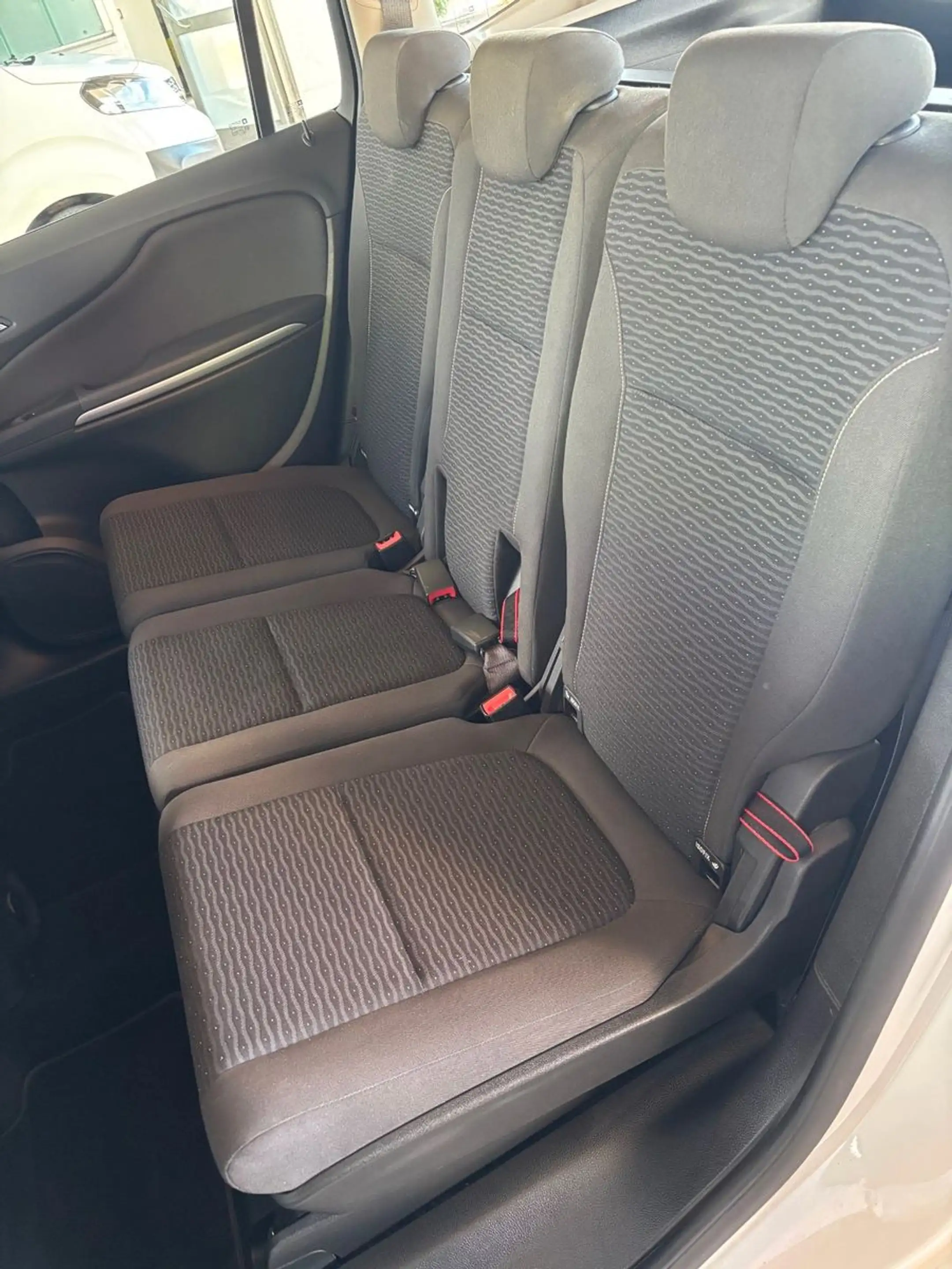 Opel Zafira C Tourer Drive — photo 7