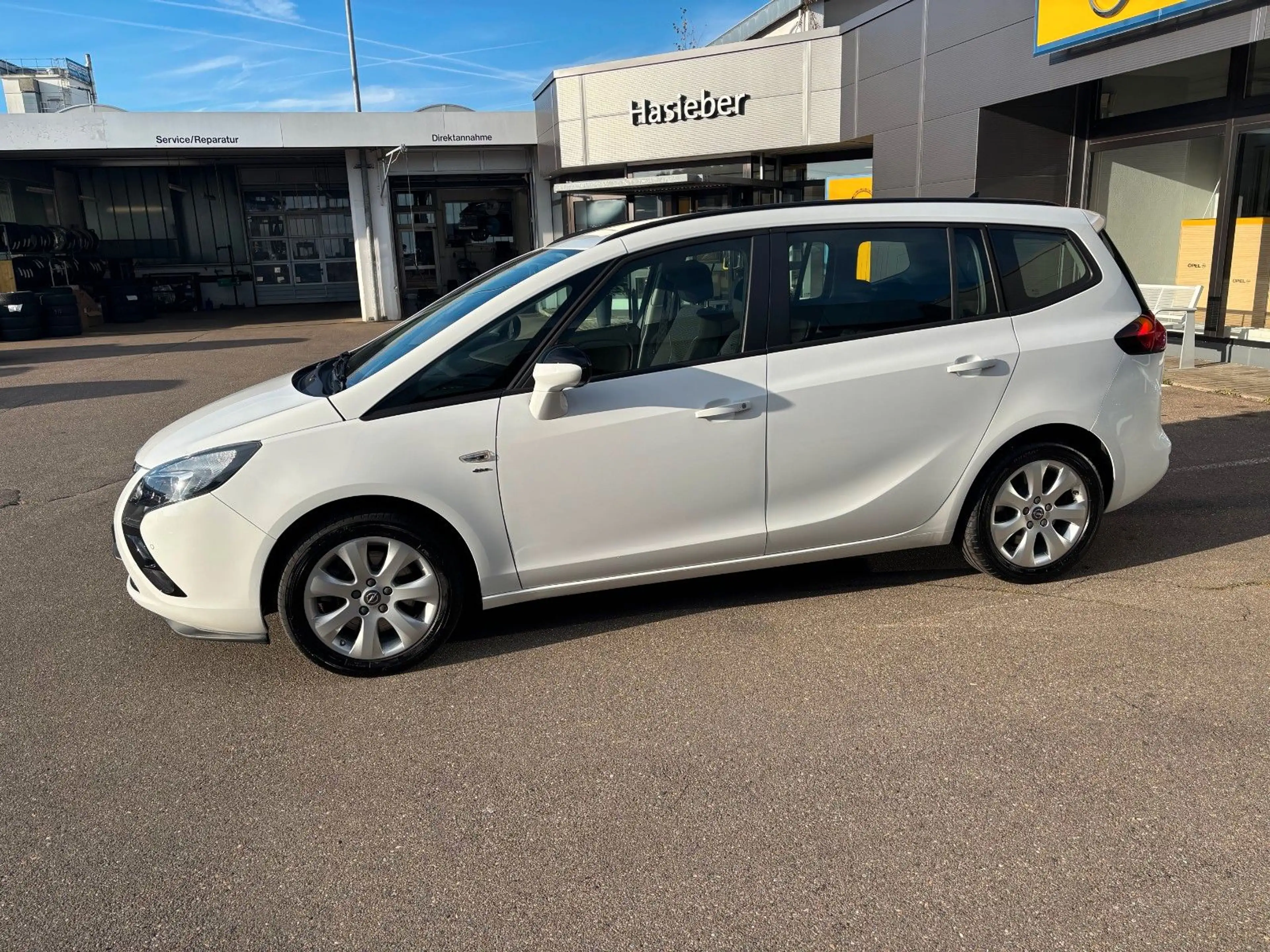 Opel Zafira C Tourer Drive — photo 2