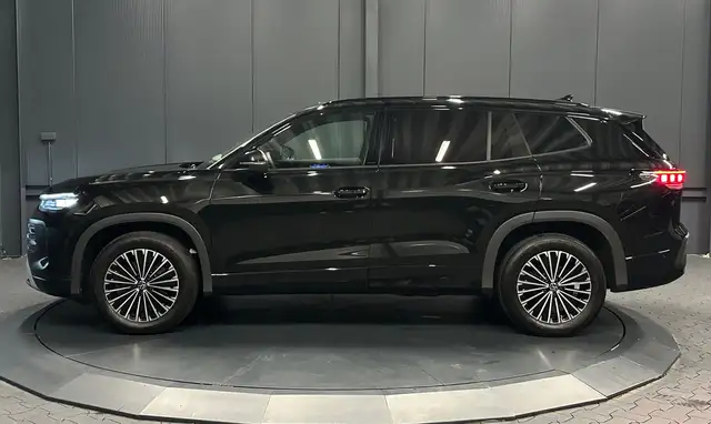 Volkswagen Tayron view 2