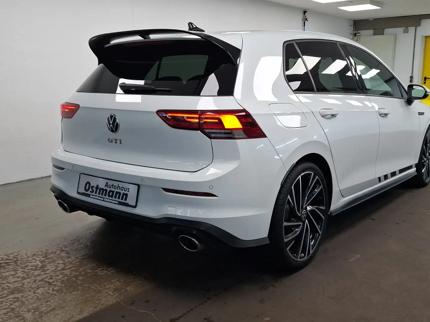 Volkswagen Golf VIII 2.0 TSI GTI Clubsport ACC AUT Alcant. Weiß - 2