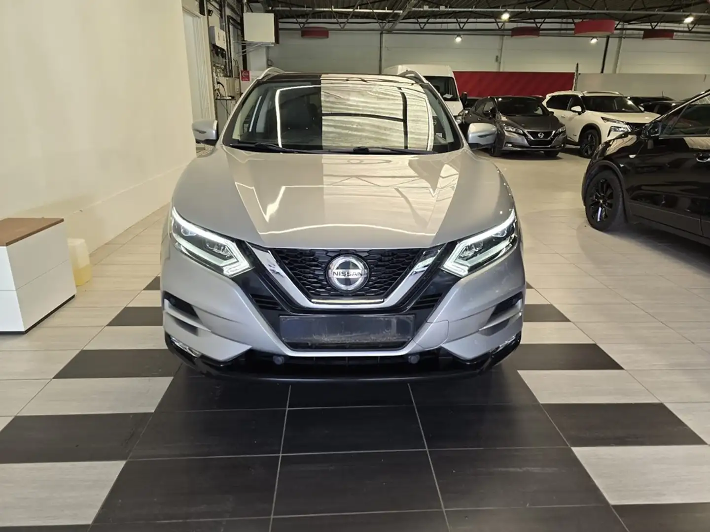 Nissan Qashqai Tekna+Glass roof//Verwarmde zetels/// Silver - 2