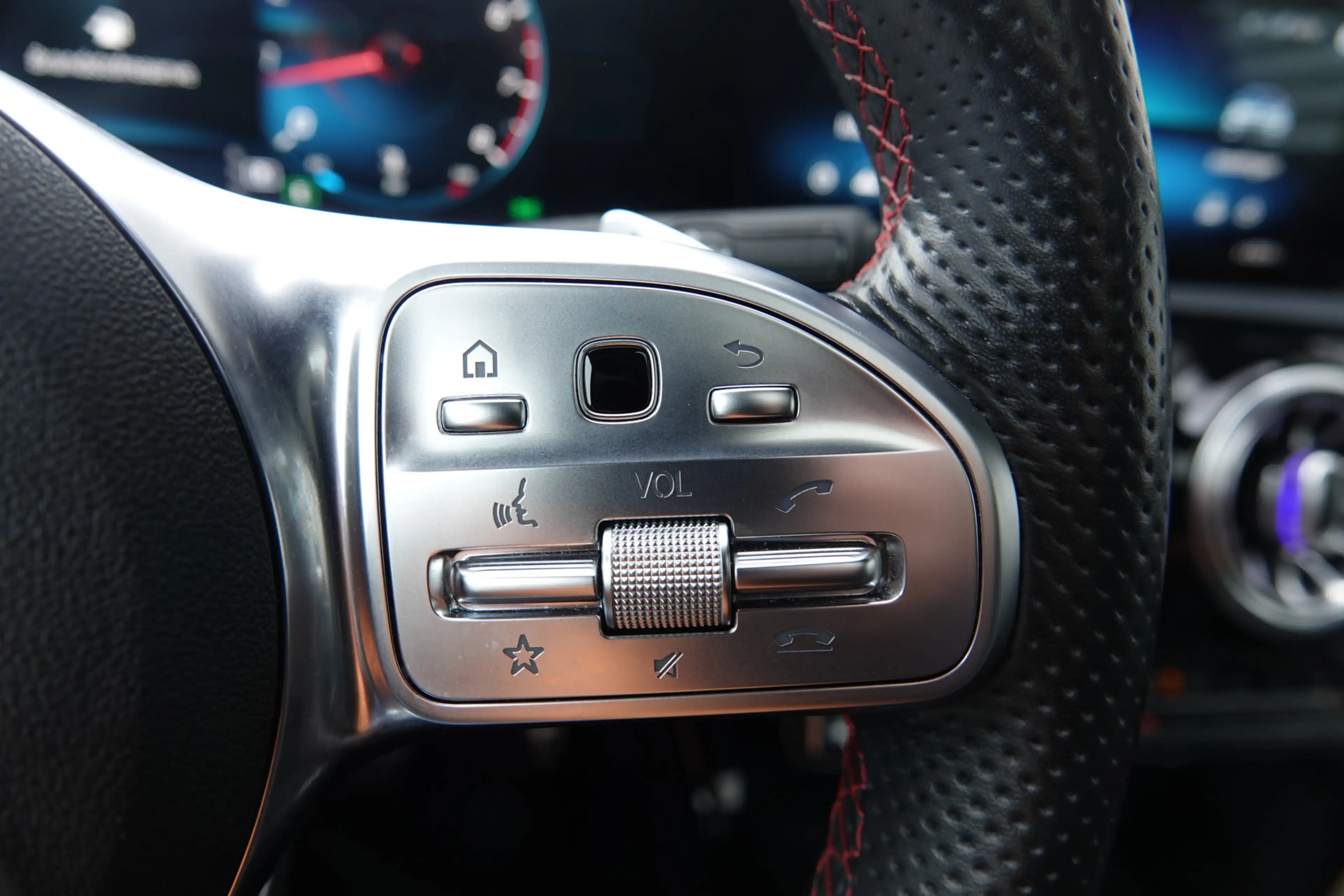 Mercedes-Benz A 250 Premium Plus AMG Line | Nightpakket | Pano | Camer — photo 18