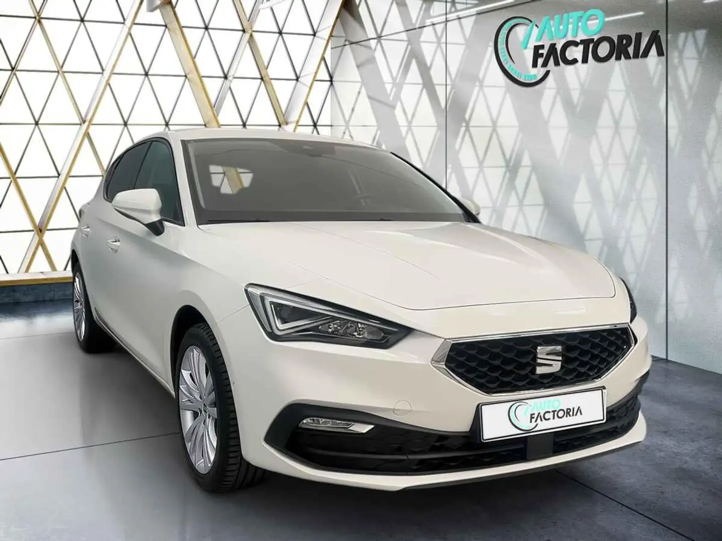 SEAT Leon -24% 1.5 eTSI 150cv BVA7 +MIRRORLINK+RADARS+Opts Beige - 2