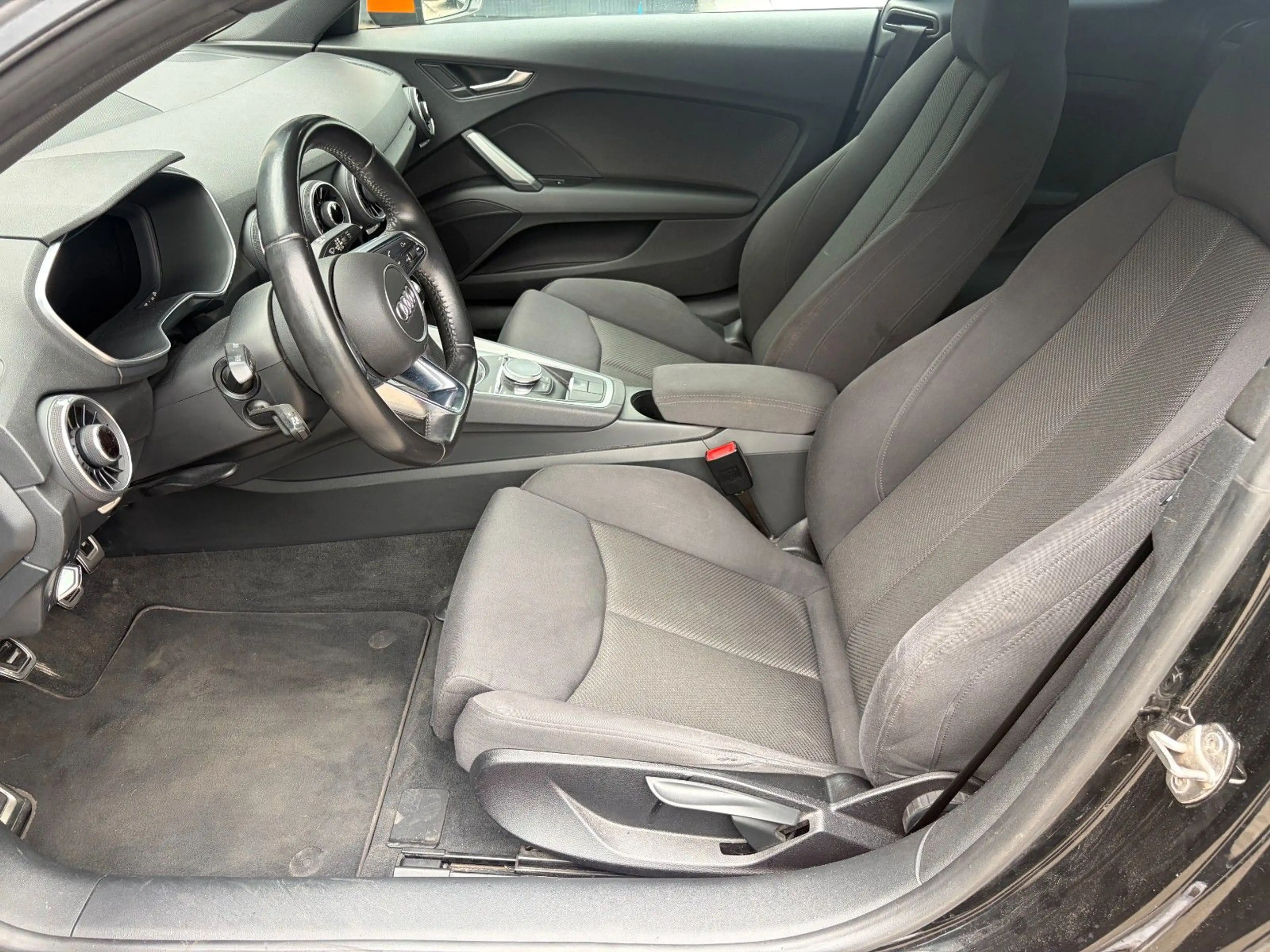 Audi TT Coupe 2.0 TDI ultra · Virtual Cockpit · Navi — photo 11