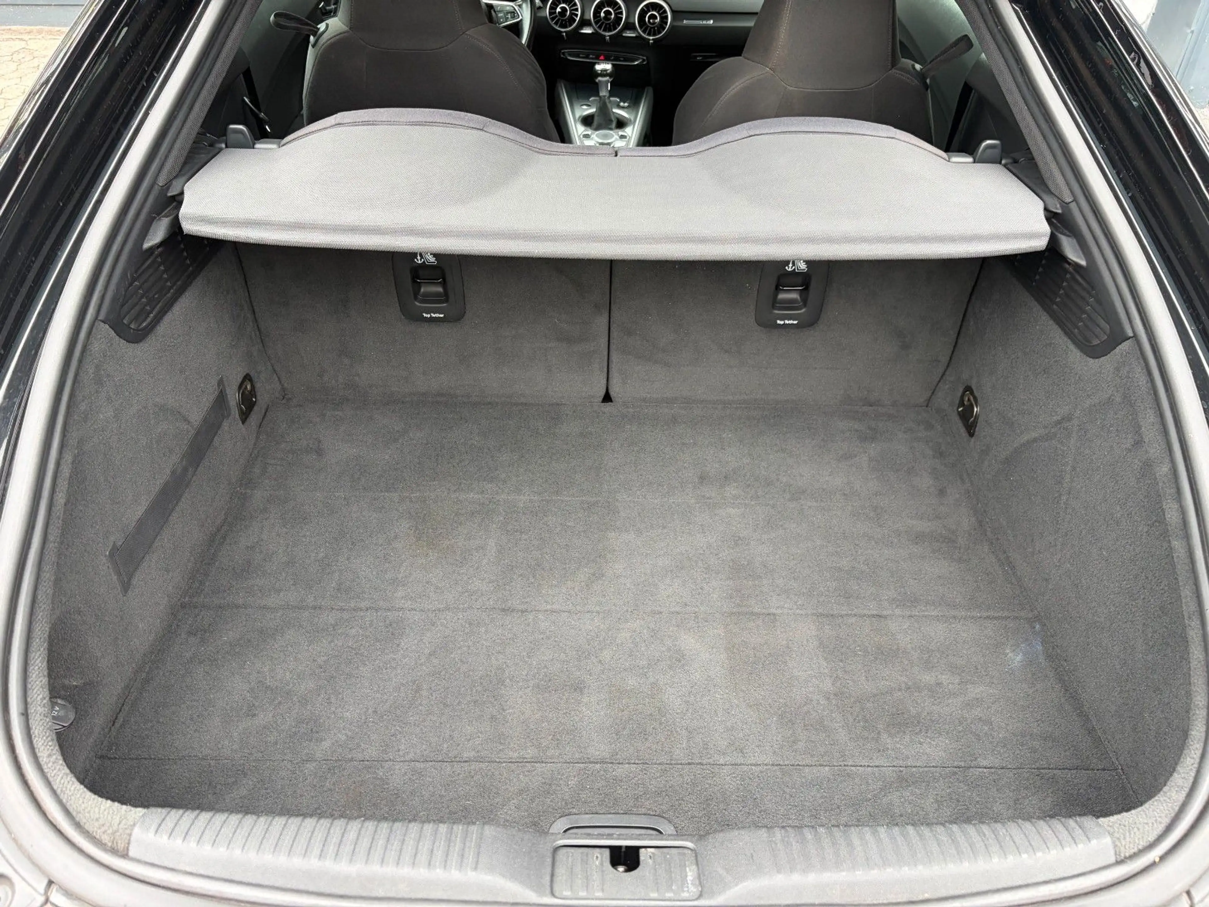 Audi TT Coupe 2.0 TDI ultra · Virtual Cockpit · Navi — photo 13