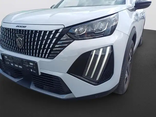 Peugeot 2008 view 9
