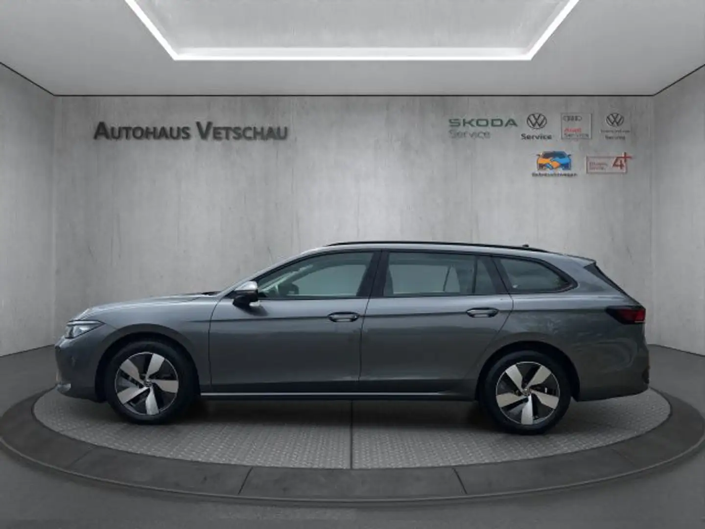Volkswagen Passat Variant 1.5 eTSI Bluetooth Navi LED Grau - 2