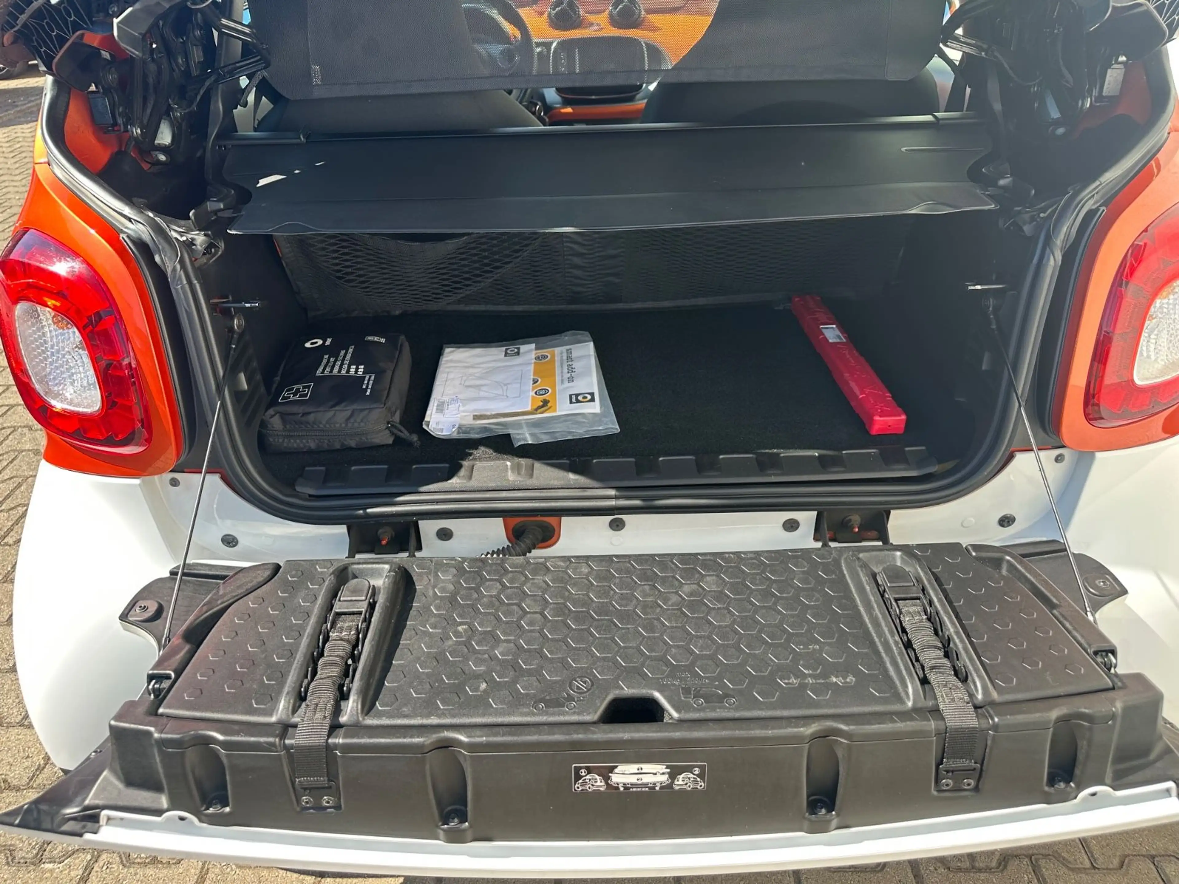 smart forTwo For Two Cabrio 90 PS Navi / LED & Sensor-Paket — photo 12