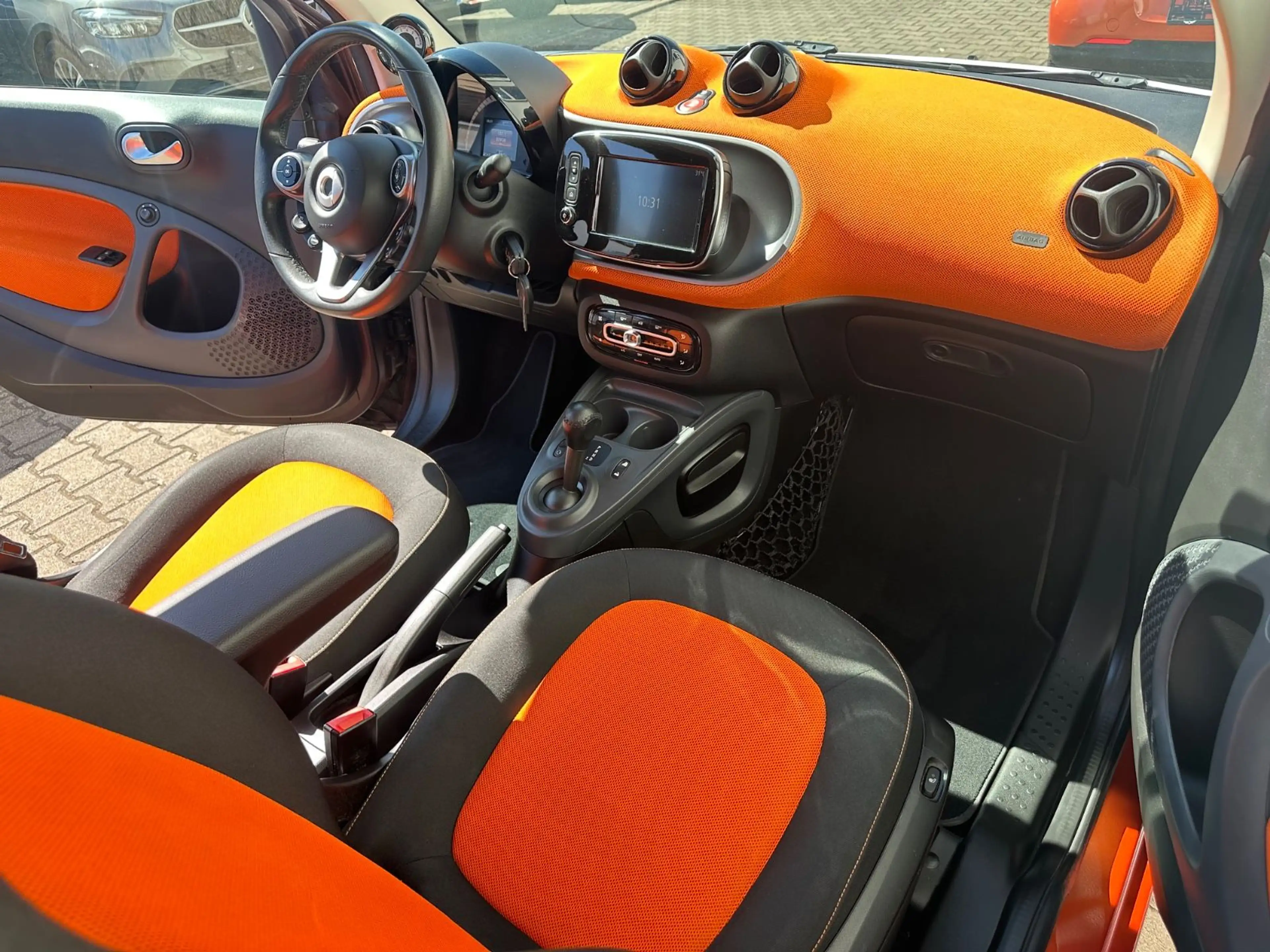 smart forTwo For Two Cabrio 90 PS Navi / LED & Sensor-Paket — photo 2