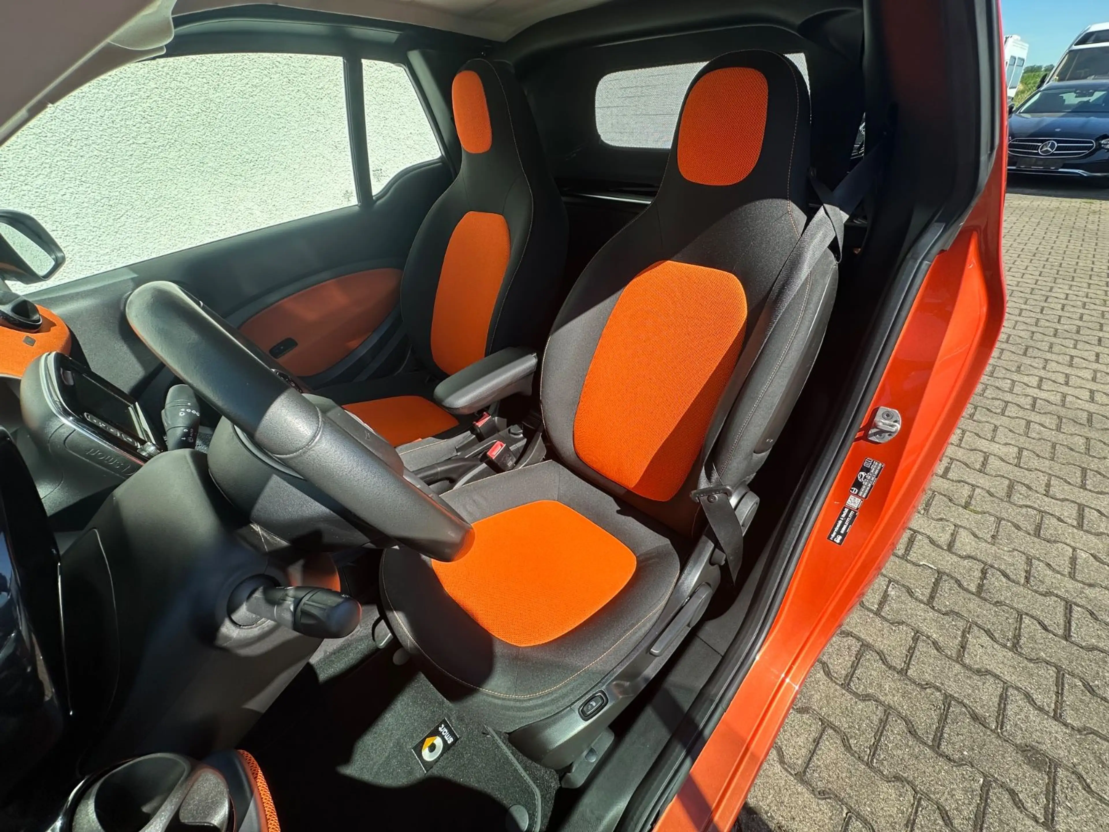 smart forTwo For Two Cabrio 90 PS Navi / LED & Sensor-Paket — photo 6