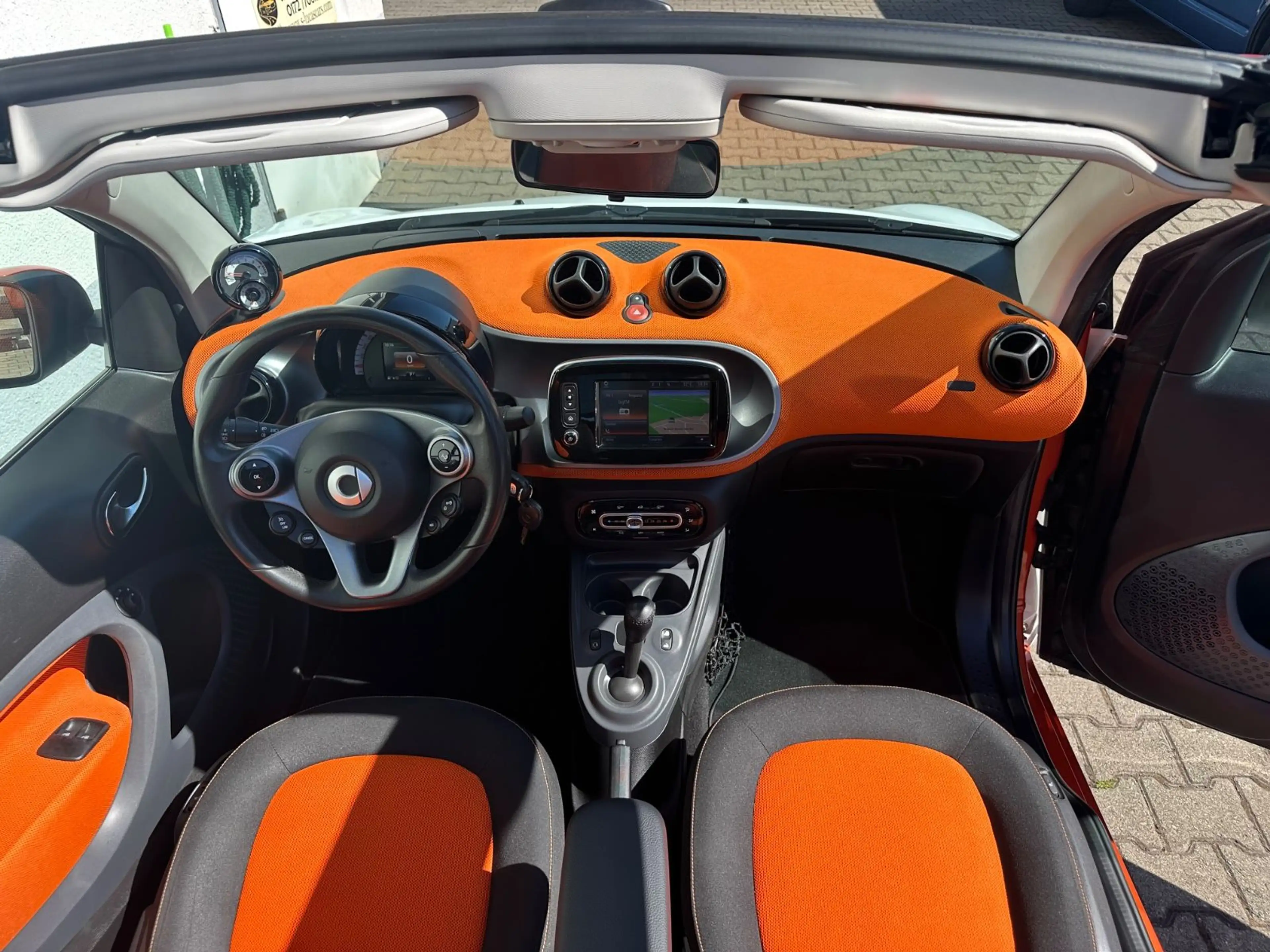 smart forTwo For Two Cabrio 90 PS Navi / LED & Sensor-Paket — photo 15