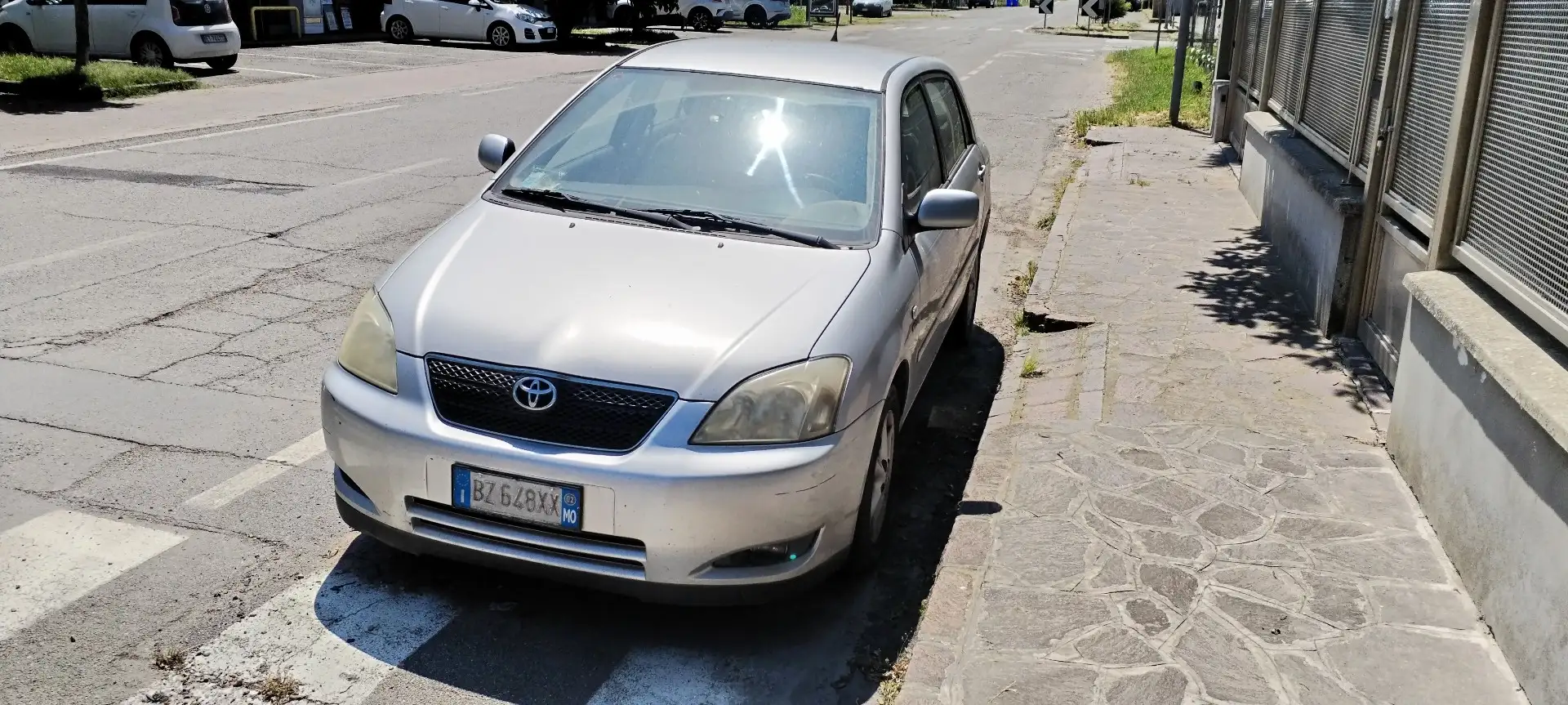 Toyota Corolla 5p 1.4 vvt-i c/clima - 1